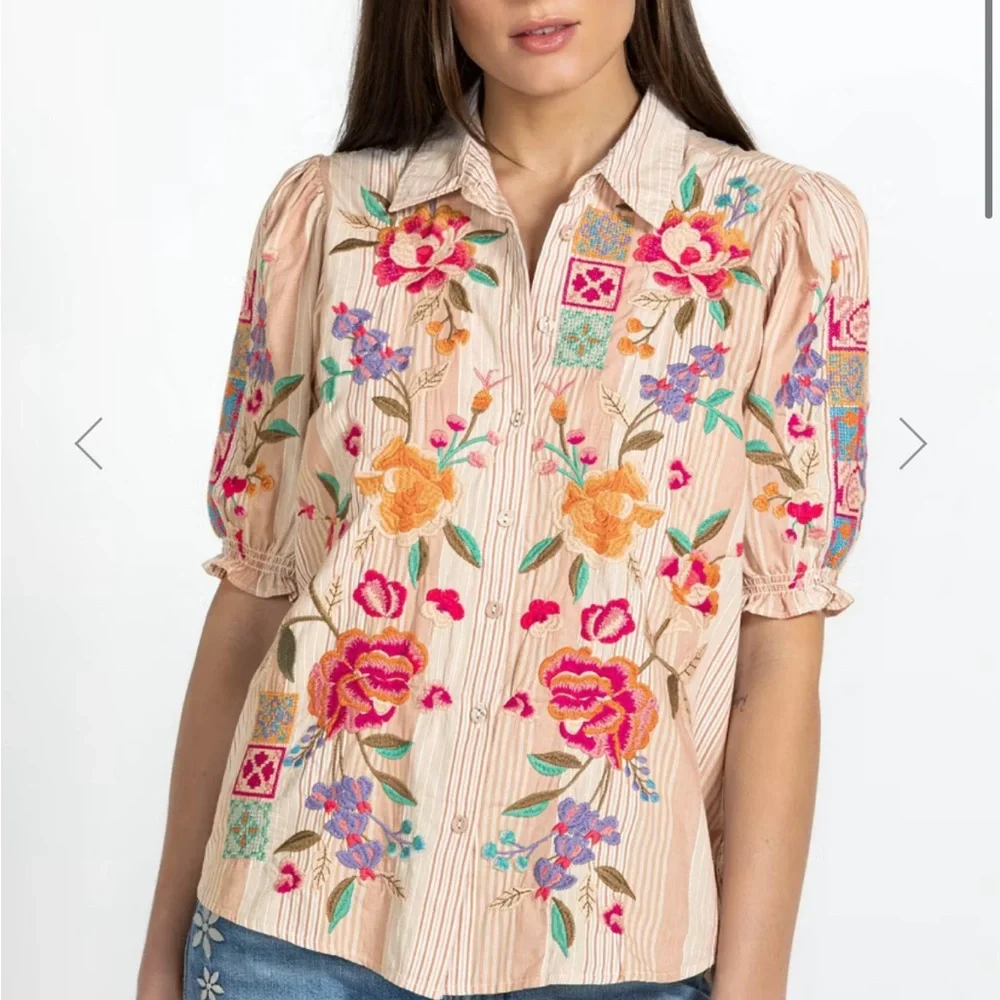 Johnny Was PETUNIA SMOCKED LISBON SHIRT. Size M - Picture 2 of 8